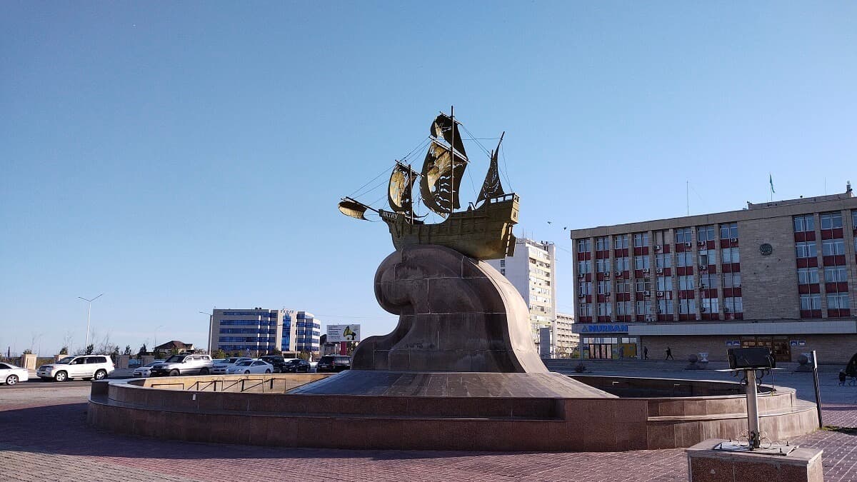 Каравелла и парк Акбота