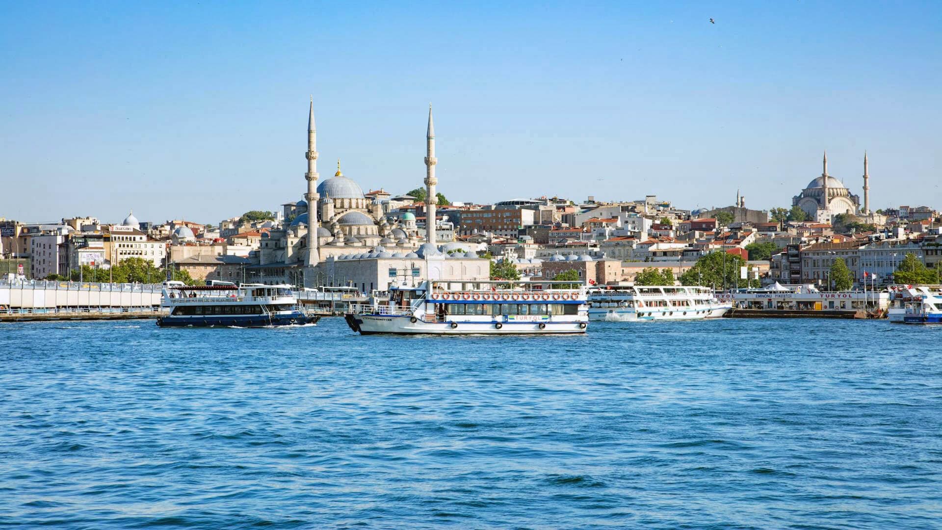 Стамбул: день в районе Эминёню