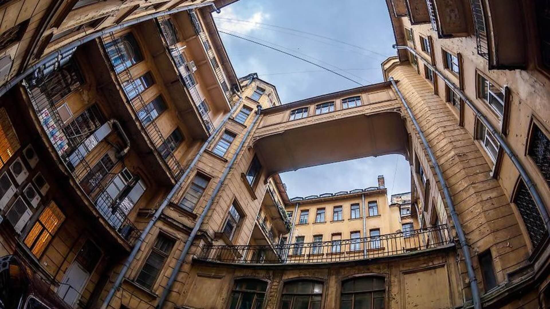 Невидимый Санкт-Петербург: где искать самые необычные дворы-колодцы города