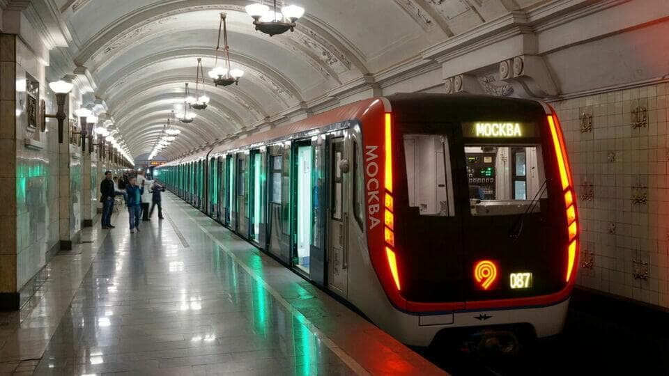 Живописные станции метро