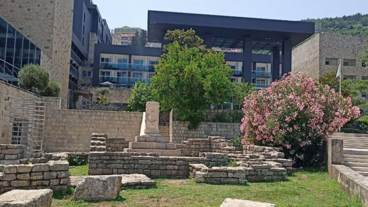 Руины древнеримского некрополя