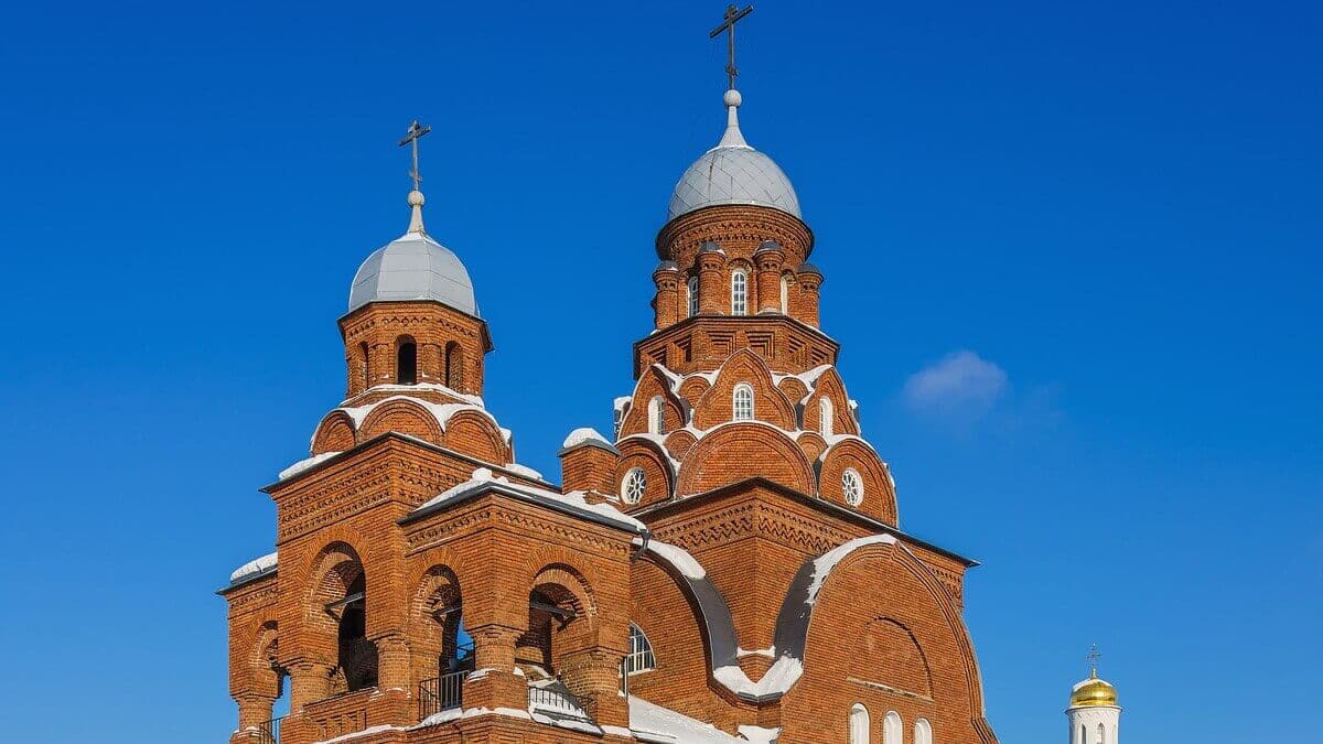 Троицкая Живоначальная церковь или Красная церковь Троицкая Живоначальная церковь или Красная церковь