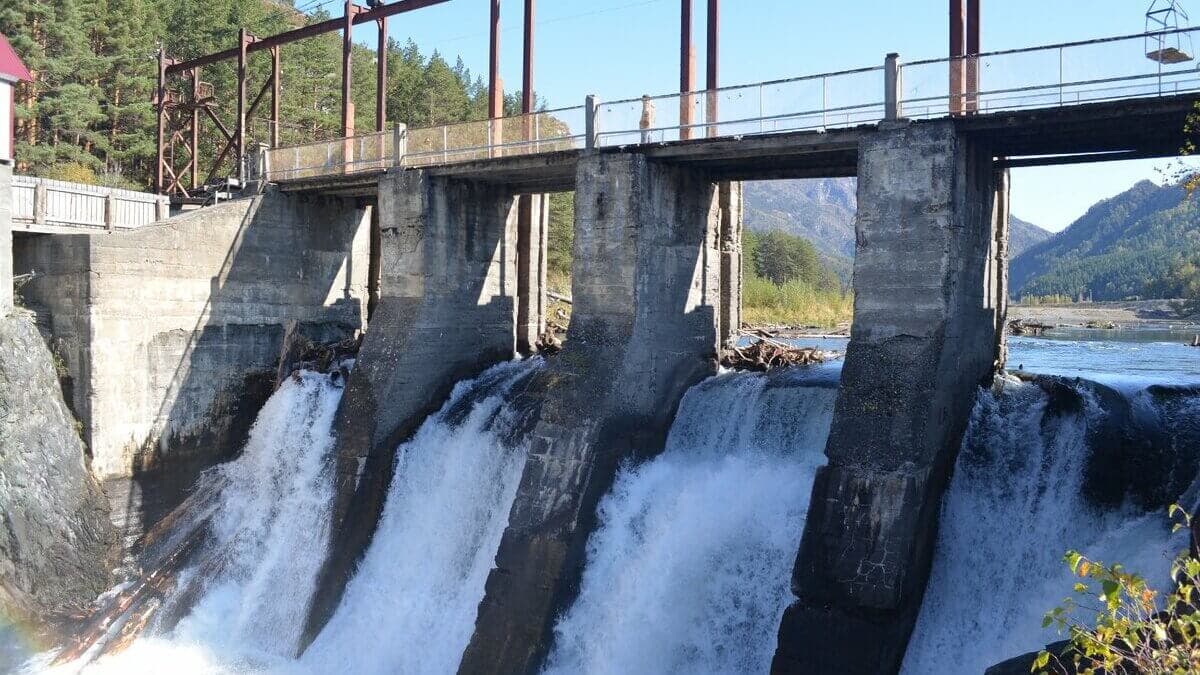 Чемальская ГЭС и остров Патмос Чемальская ГЭС и остров Патмос