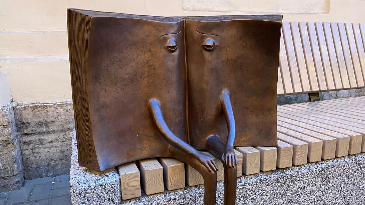Памятник потерянной книге Памятник потерянной книге